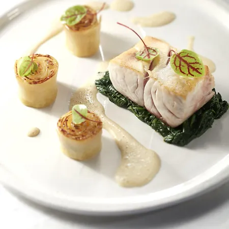 מלון Logis - Restaurant Maison Claude Darroze 3*