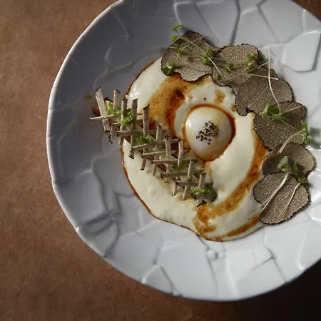 Logis - Restaurant Maison Claude Darroze 3* לנגון