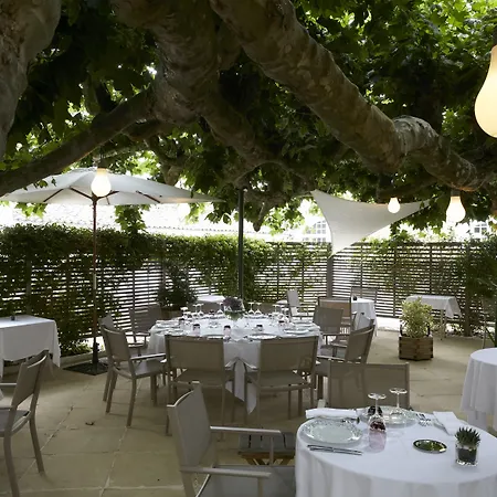 Logis - Restaurant Maison Claude Darroze מלון