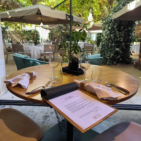 Logis - Restaurant Maison Claude Darroze 호텔