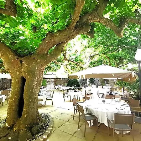 Logis - Restaurant Maison Claude Darroze Hotel 3*