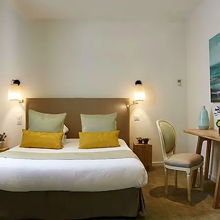 Logis - Restaurant Maison Claude Darroze Hotel 3*