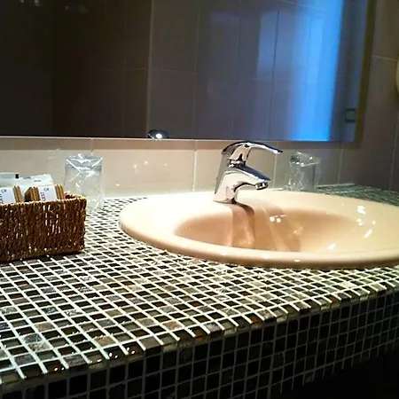 Logis - Restaurant Maison Claude Darroze Hotel