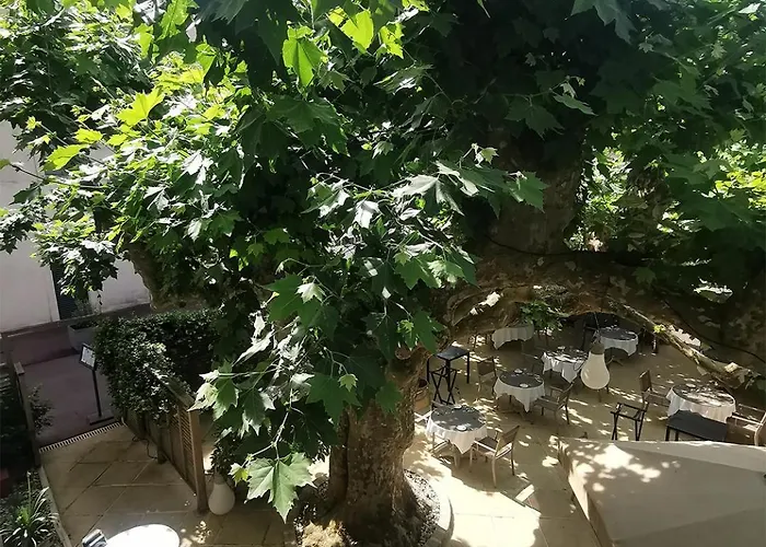 Logis - Restaurant Maison Claude Darroze 3*