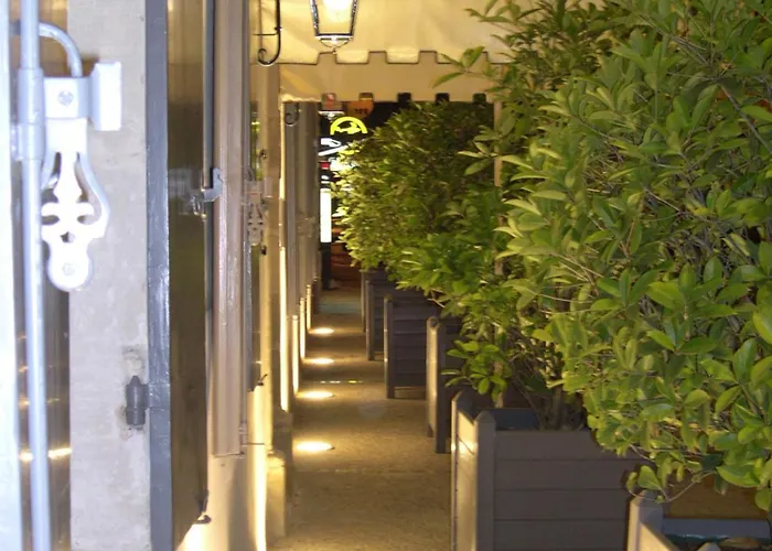 Hotel Logis - Restaurant Maison Claude Darroze