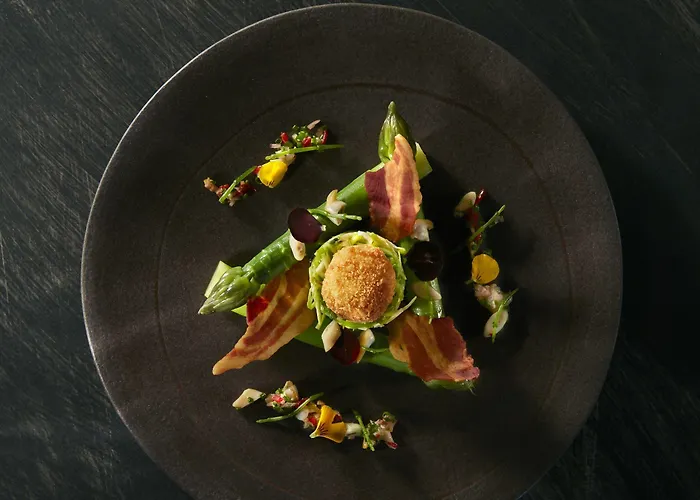 Logis - Restaurant Maison Claude Darroze Hotel