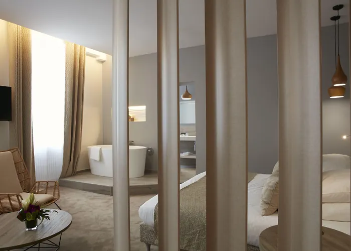 Logis - Restaurant Maison Claude Darroze Hotel