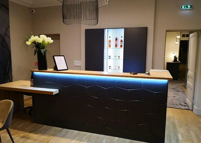 Logis - Restaurant Maison Claude Darroze Hotel